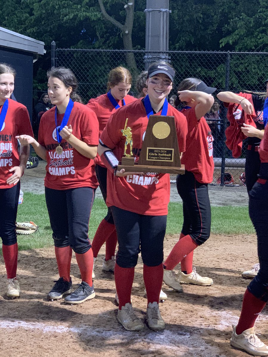 emersonoverly00's tweet photo. So happy to have shared this moment with my team as a freshman! Now onto districts! @VilleSoftball @CoachProbst_ @Sykes232 @PennStateSB @coach_crowell @LibertySB @CoachDot_LU @ABaggetta @UWFSoftball @ashlieghmclean @BaynesCoach @Pastrikers06 https://t.co/6lh1zkhjPA