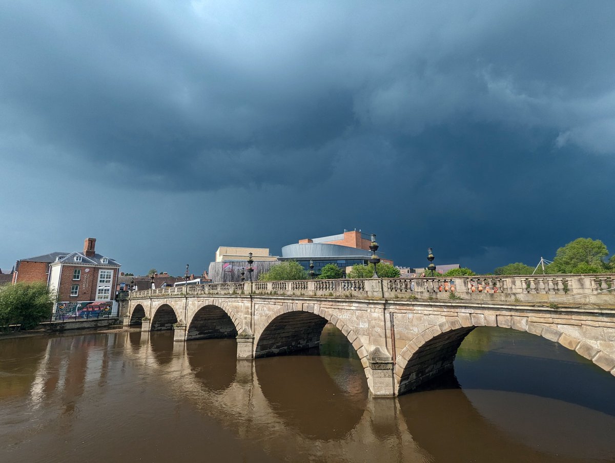The storm arriving earlier over the Welsh bridge in Shrewsbury.⚡ #loveukweather