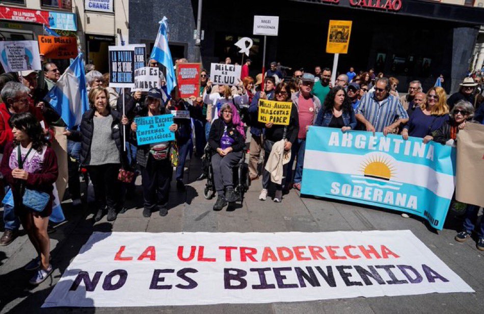 JAJAJAJJAJAJAJAJAJAJA feministas progresistas en España protestan contra EL MEJOR PRESIDENTE DE LA HISTORIA, Javier Milei.