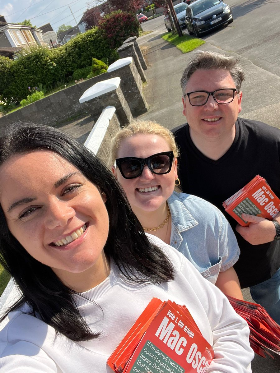 PaulMcauliffe's tweet photo. Thanks to everyone we met today on the campaign trail.
๐In Finglas West with @keithconnollyff
๐ And in Finglas East and Glasnevin with @BriegeMacOscar
#TwoHardWorkers https://t.co/Z8ClkZQUK8