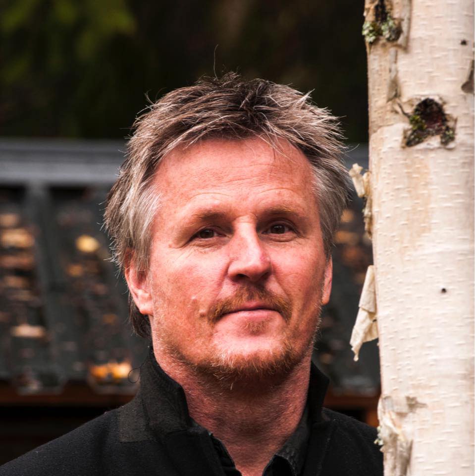 Den svenske visesangeren Jimmy Ginsby har oversatt mange av lomværen Tor Jonssons tekster til svensk, hør her: rb.gy/ozea31 Fine viser med tankevekkende tekster, ikke sant? Flere viser skal det bli – så følg med på YouTube-kanalen min Gudbrandsdalen.