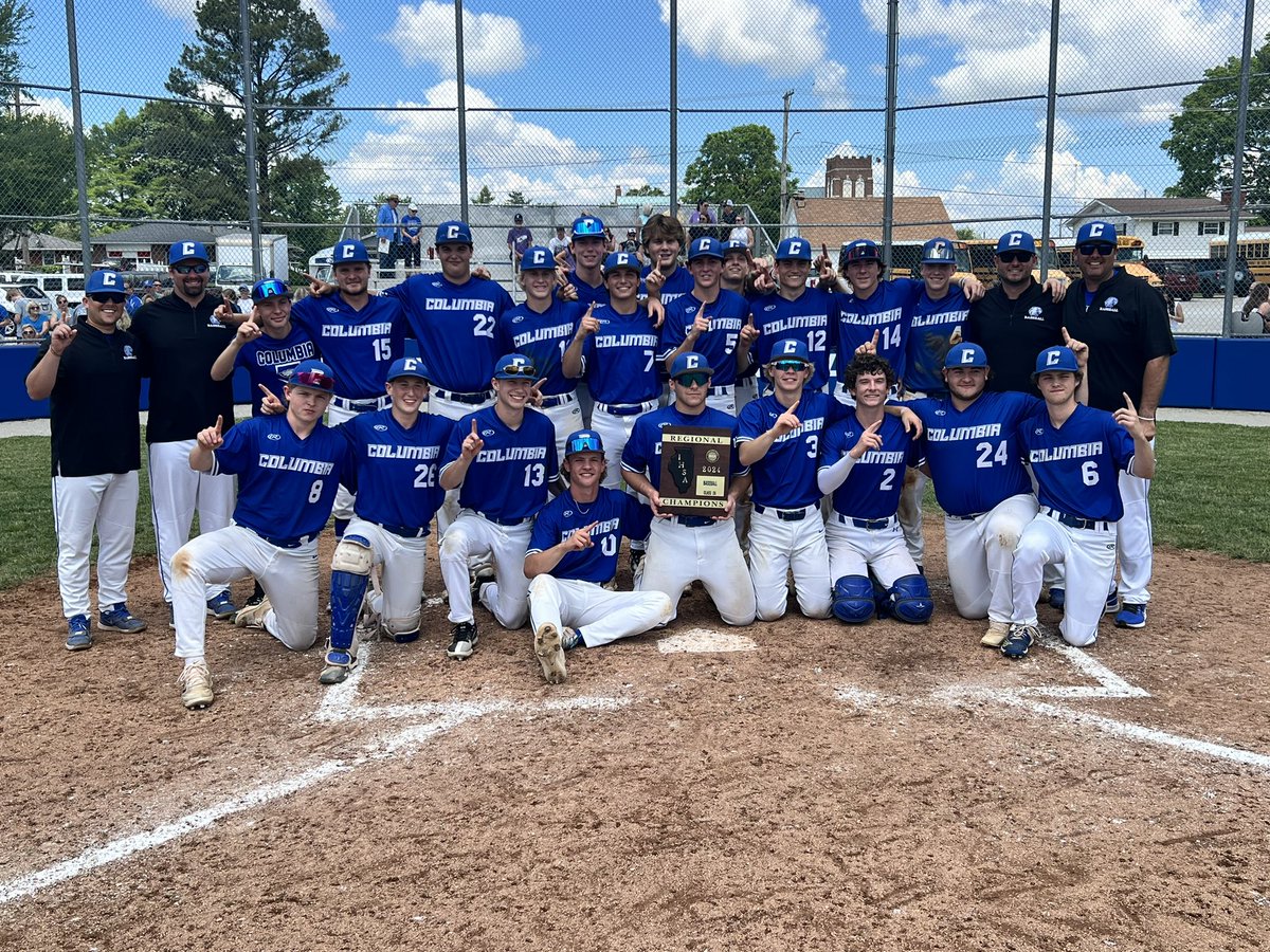 Congratulations to @CHSEagleBasebal REGIONAL CHAMPS! Next game 4:30 Wednesday at Greenville. @chseagles4 @republictimes @STLhssports