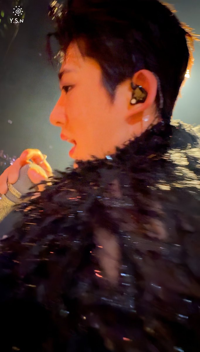 kingkhb131's tweet photo. Black Swan🖤🖤🖤 https://t.co/JVLtAy700H