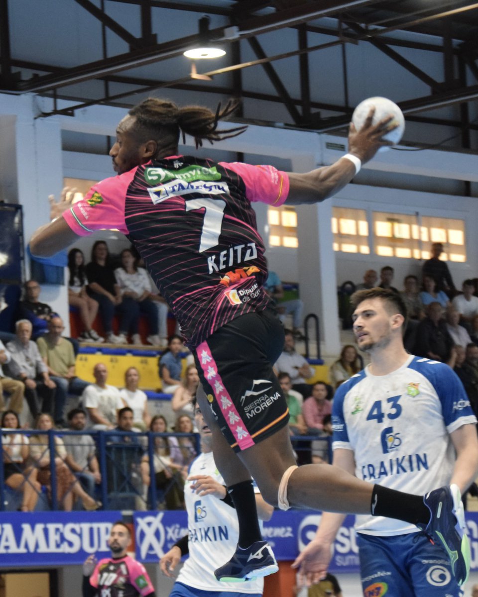 🔥 @BMGranollers se hace fuerte en la tercera plaza @ASOBAL con un triunfo en su visita a @AngelXimenezBM (25-28) ⚪️🔵 Los pupilos de @Rama_Antonio dependen de sí mismos para confirmar el billete europeo directo🚀 📸 @enjeinequenada #️⃣ #EscuelaDeTalento