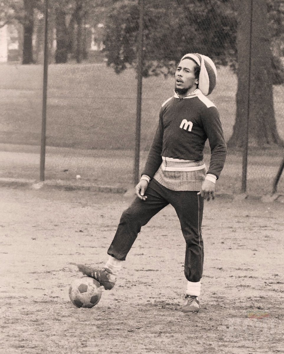 bobmarley's tweet image. “No matter what game they play, eh-we’ve got something they could never take away.” #RideNattyRide #BobMarley

📷 by #AdrianBoot, Battersea Park in London 1977.
©️ Fifty-Six Hope Road Music Ltd.