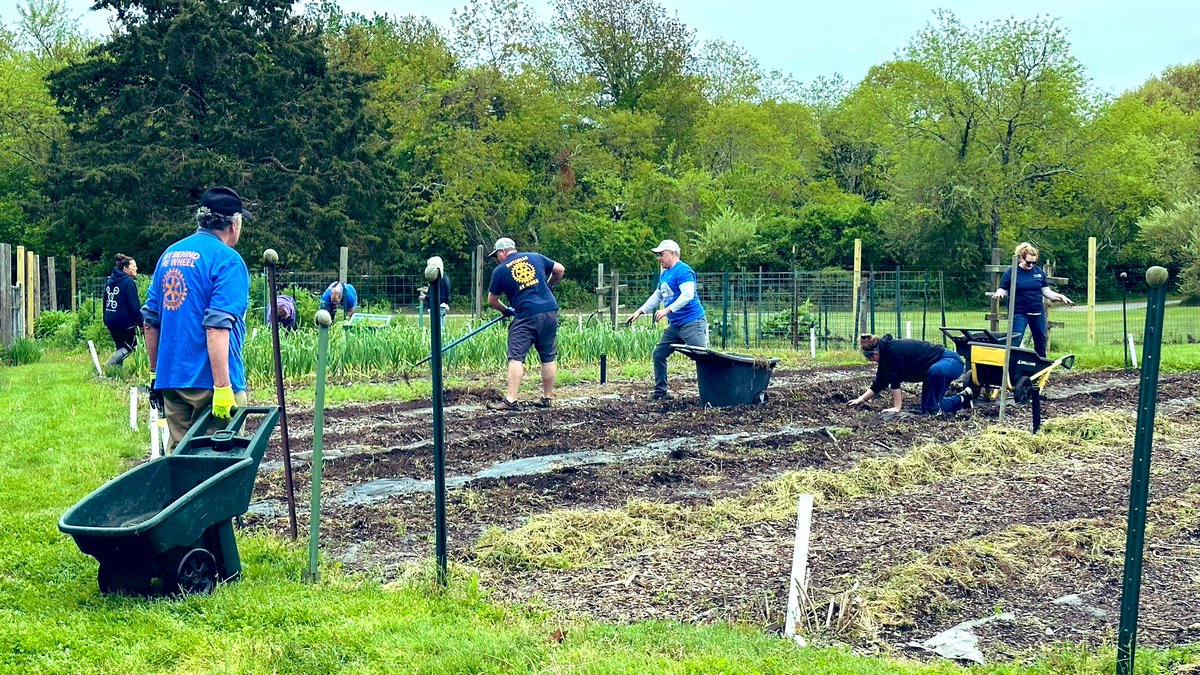 Dana Hall (@danathomashall) on Twitter photo What a fantastic #rotaryclubdayofservice2024 at Ninigret Park! 🎉 <a href="/CharihoRegional/">Chariho Regional💚</a> HS Interact Club & Chariho Rotary Club helped the <a href="/JonnycakeCenter/">The Jonnycake Center</a> prep the Giving Garden for veggies and more! #serviceaboveself #charihorotaryclub What a fantastic #rotaryclubdayofservice2024 at Ninigret Park! 🎉 <a href="/CharihoRegional/">Chariho Regional💚</a> HS Interact Club & Chariho Rotary Club helped the <a href="/JonnycakeCenter/">The Jonnycake Center</a> prep the Giving Garden for veggies and more! #serviceaboveself #charihorotaryclub