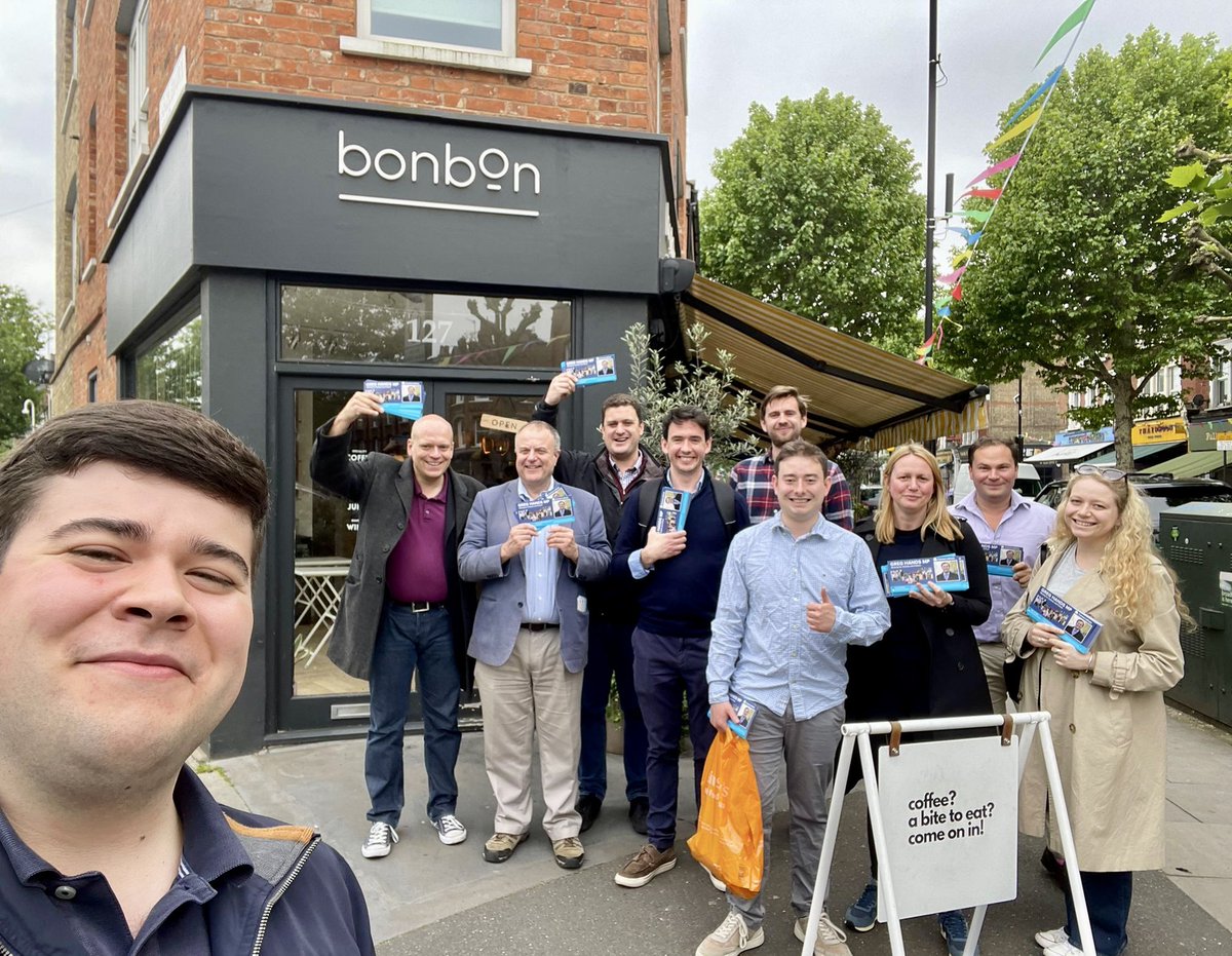Delightful afternoon campaigning in #Fulham with @JM_Afonso, @tom_pridham, @APascuTulbure, @Roberts4Putney, @danielrhamilton @JamesKCraig, @DownerSanderson, Ellie & Ross. Great reception on the doorstep for the brilliant @GregHands MP. @ToryVote_ 💙