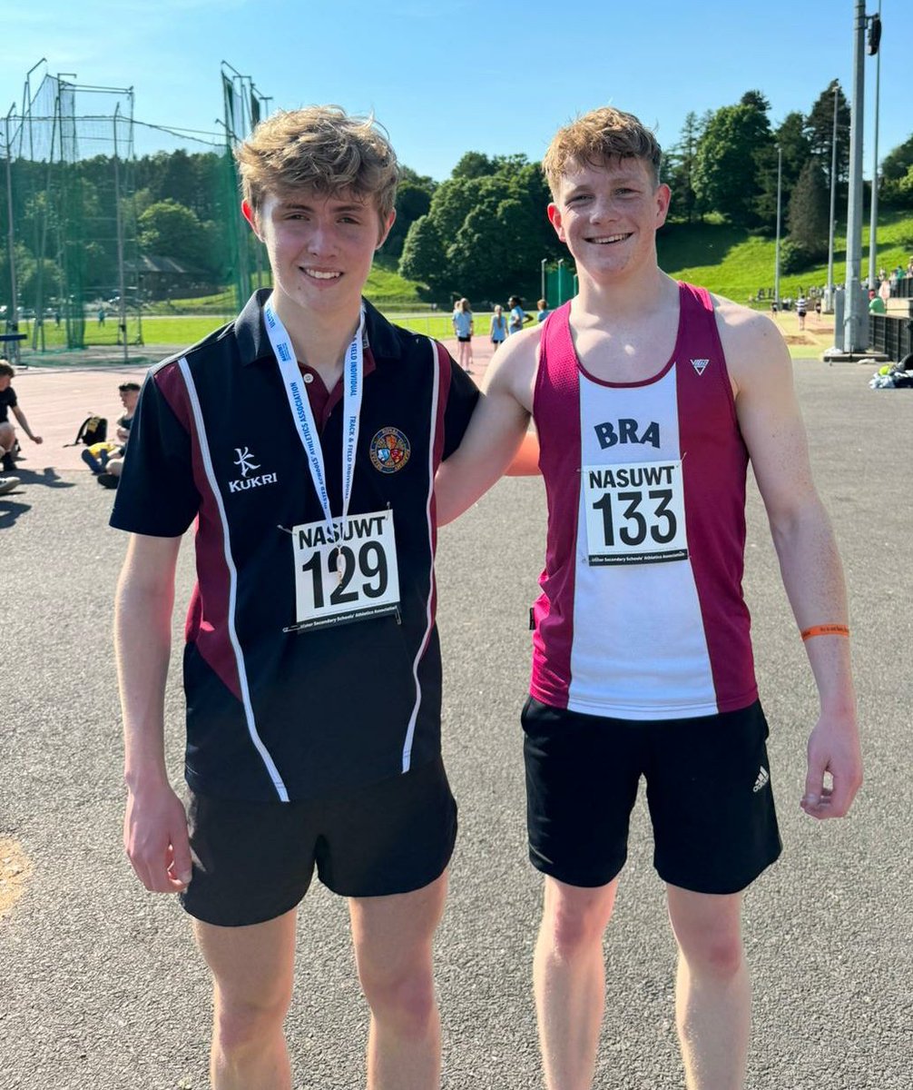 Superb runs from Stags today at Ulster Schools Track and Field Championships, Belfast today. Personal bests for @hugo_reilly (Bronze Senior 1500m), Oscar, Eoin, Emily and strong performances from Saul and Lorcan. @BelfastRoyalAc @St_Malachys @belfasthighsch1 @BTCREBelfast