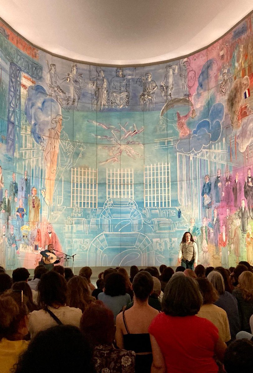 Pour cette Nuit des musées, les collections de la Ville s’animent dans les établissement de @parismusees avec la complicité des artistes ! Le chorégraphe Fouad Boussouf fait vibrer le @MAM deux créations à découvrir devant les œuvres de Matisse et de Duffy. Envoûtant !