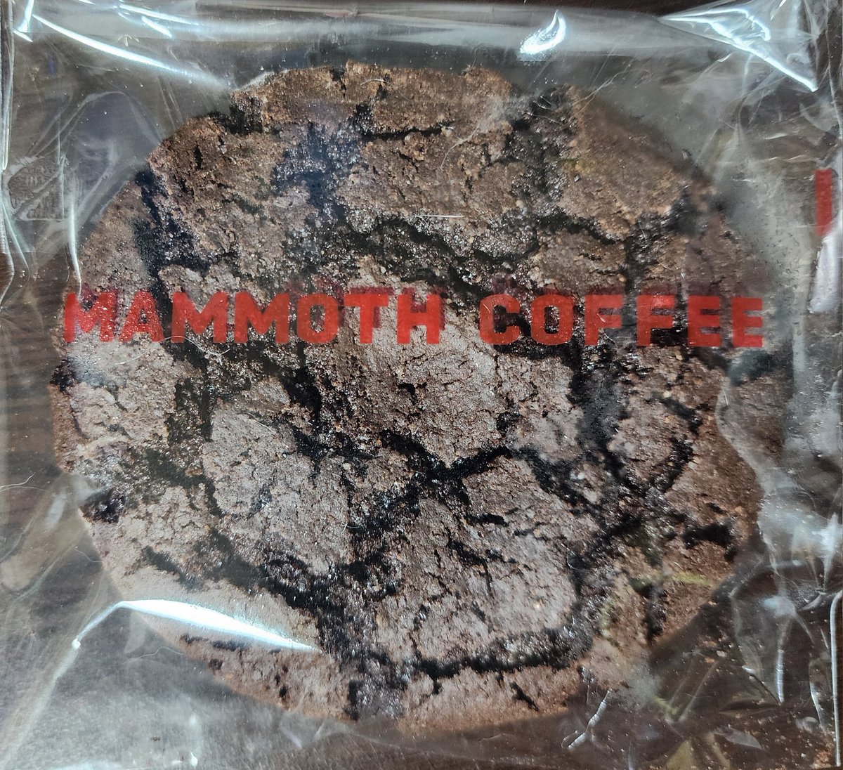 매머드커피의 초코 브라우니 쿠키 가격은 1500원인데 쿠키가 손바닥만해서 가격대비 양도 많음...😆 가끔 디카페인 아메리카노랑 먹는데  존맛입니다