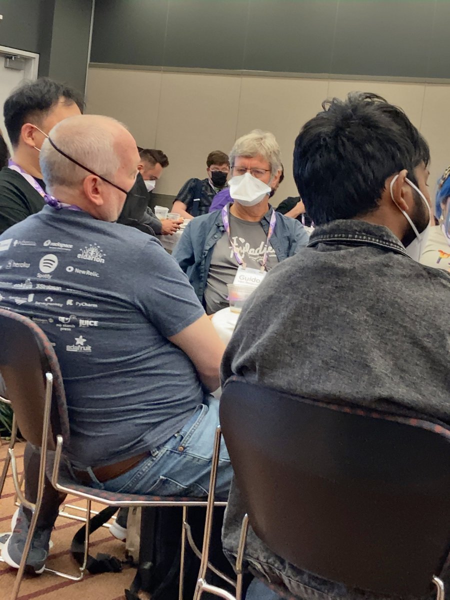 koedoyoshida's tweet image. 私もPSF ランチミーティング参加中。向かいにGuidoさんがいました。 #PyConUS24