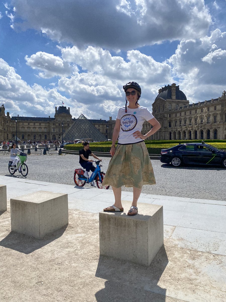An extremely long thread on visiting Paris by me: someone interested in cycle infrastructure and making public spaces better. The last decade’s change is so positive and has been huge: what have they done and how have they done it?