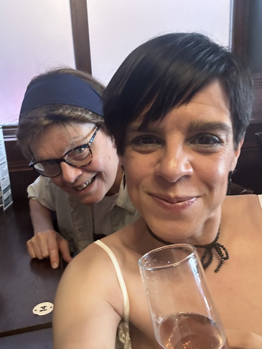 Anna Button tweet media