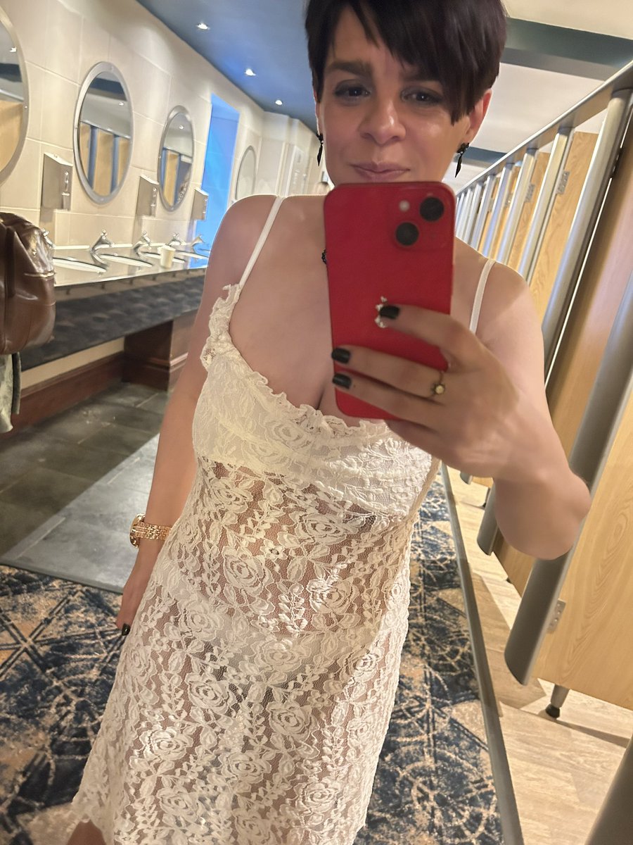 Anna Button tweet media