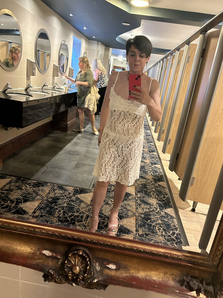 Anna Button tweet media