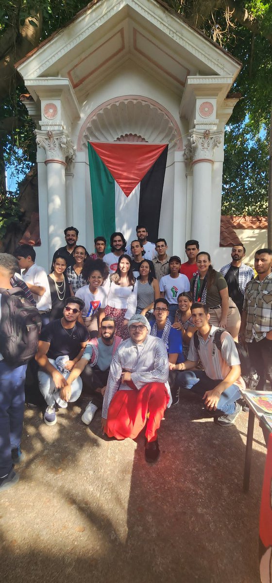 Con el compromiso que los caracteriza, jóvenes de @CubaMINREX e @ISRICuba participaron en el acto de solidaridad con el pueblo de Palestina organizado en el ICAP. No más #Nakba es un reclamo universal contra el genocidio de Israel en Gaza. #FreePalestine