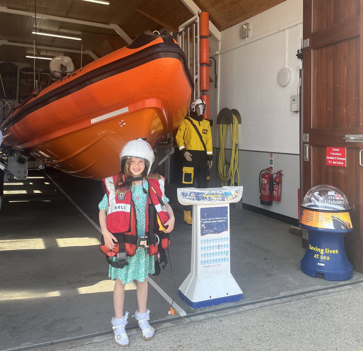 After a fabulous day commemorating 200 years of saving lives at Bangor Cathedral <a href="/RNLI/">RNLI</a> what a treat to have a private tour of <a href="/BeaumarisRNLI/">Beaumaris RNLI Lifeboat</a>. That’s what I call service! 👍