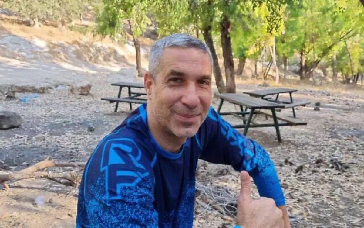 Shabbat eindigt met hartbrekend nieuws 💔 Israëlische veiligheidsdiensten hebben het lichaam van gijzelaar Ron Benjamin gevonden tijdens een speciale operatie. Ron is op 7 oktober vermoord op het kruispunt van Mefsalim en zijn lichaam was door Hamas-terroristen naar Gaza