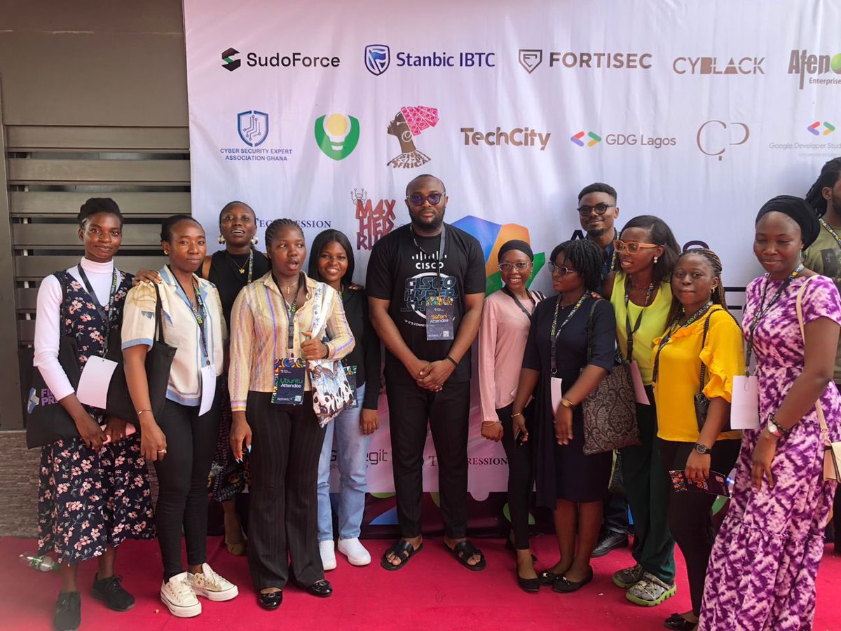 This has to be my fav picture from AfricaCyberFest 👇🏽 

Some CyberGirls (Cohorts 1-4) + <a href="/OnijeC/">Cisco Nerd</a> 

Thank you <a href="/OnijeC/">Cisco Nerd</a> for always being a consistent supporter.