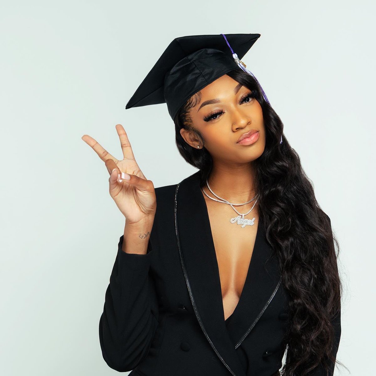 So now what? what was said? oh okay that's what i thought. I graduated from THE LOUISIANA STATE UNIVERSITY IN 4 YEARS ON TIME💋 I thought somebody without a college degree said sum. 😘👩🏽‍🎓