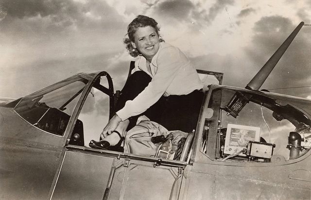 #OTD in 1953, Jacqueline 'Jackie' Cochran became the first woman to break the sound barrier, flying faster than the speed of sound in a Canadair Sabre Mk.3: s.si.edu/34pJnZV
