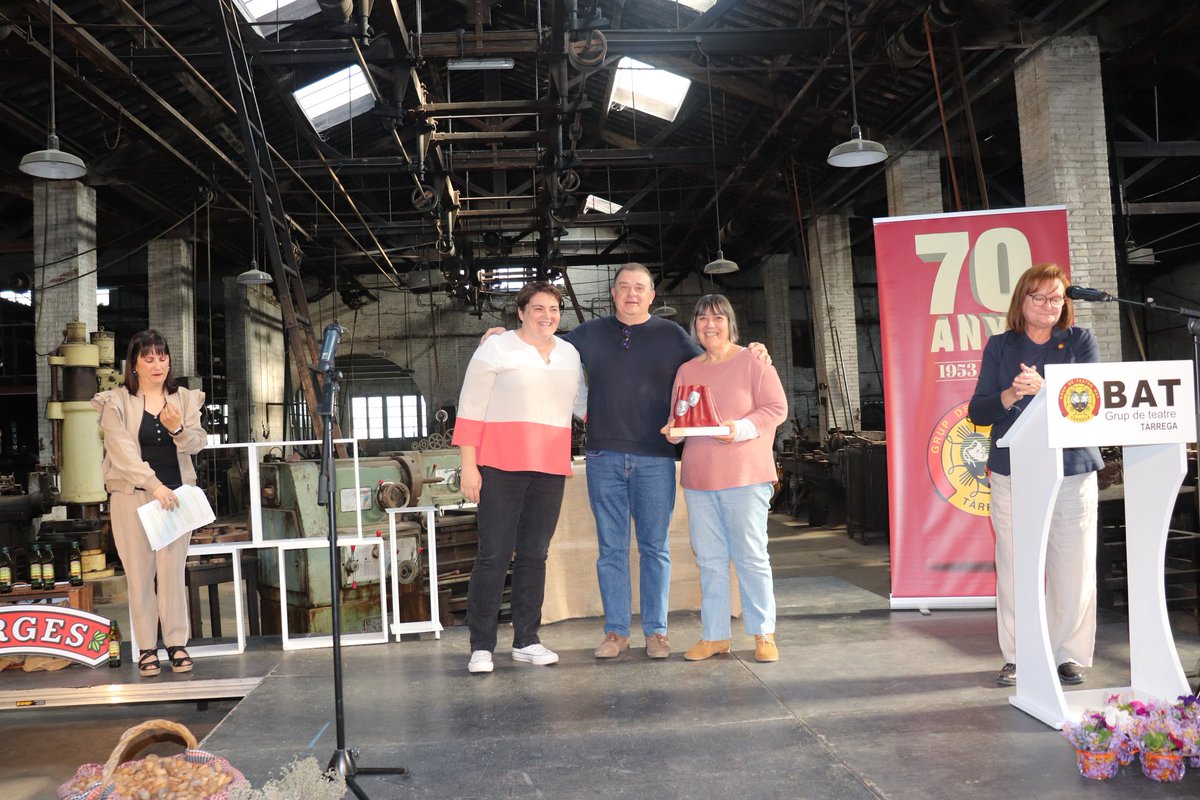 🔊 Estefania Rufach lloa el Grup de Teatre BAT per mantenir viva la cultura catalana amb els 35 anys d’història del Concurs Ciutat de Tàrrega ✅ Ho ha dit durant l’acte de lliurament de premis, celebrat al Museu Trepat #laforçadelsmunicipis 👇🏻👇🏻👇🏻👇🏻 lc.cx/rtYBwV