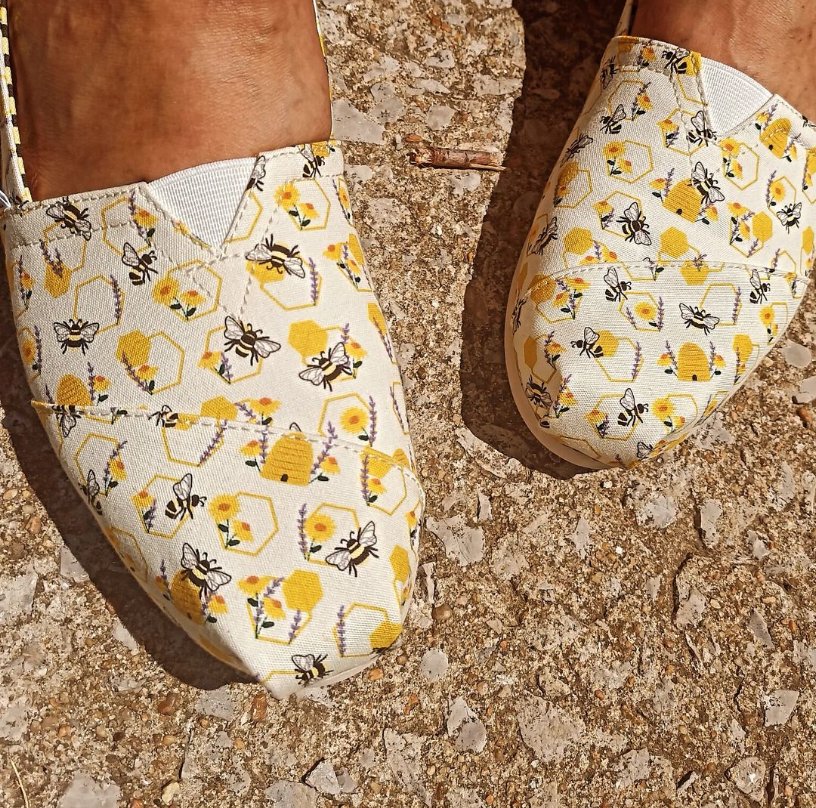 It's been a hot minute since you heard from muh feet.  They taking me out for a walk today. 😁☀️🐝
•
#ILoveTOMS 
#LivingThatMommyLife 
#LivingMyBestLife