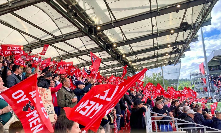 Vincemart1's tweet photo. Un concert incroyable cet après-midi au stade Mathon.
10 200 personnes présentes au stade pour supporter @OyonnaxRugby  et qui auront entendu notre orchestre.
Un immense bravo aux élèves pour cette prestation de grande qualité !!
@RepOyonnax @Circoyo01 https://t.co/xV3FNto4N4