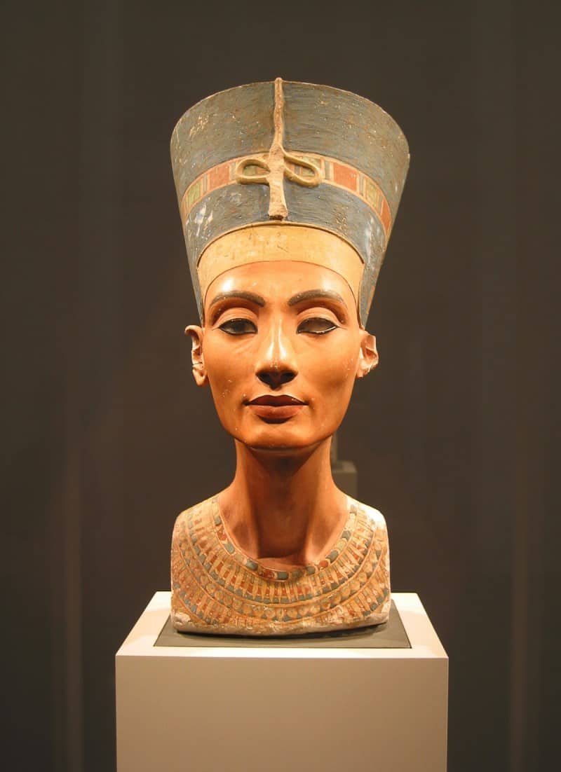 urso_cone's tweet image. Para combater o meu próprio algoritmo que esta cheio de promiscuidade e #progressismo a uma semana, fiquem com nada mais nada menos que!

   Busto de Nefertiti, Thutmose I, 1345 a.C.

   Parou para pensar que esse busto tem mais 3 mil anos? 
   Quanto tempo vc acha que vai durar