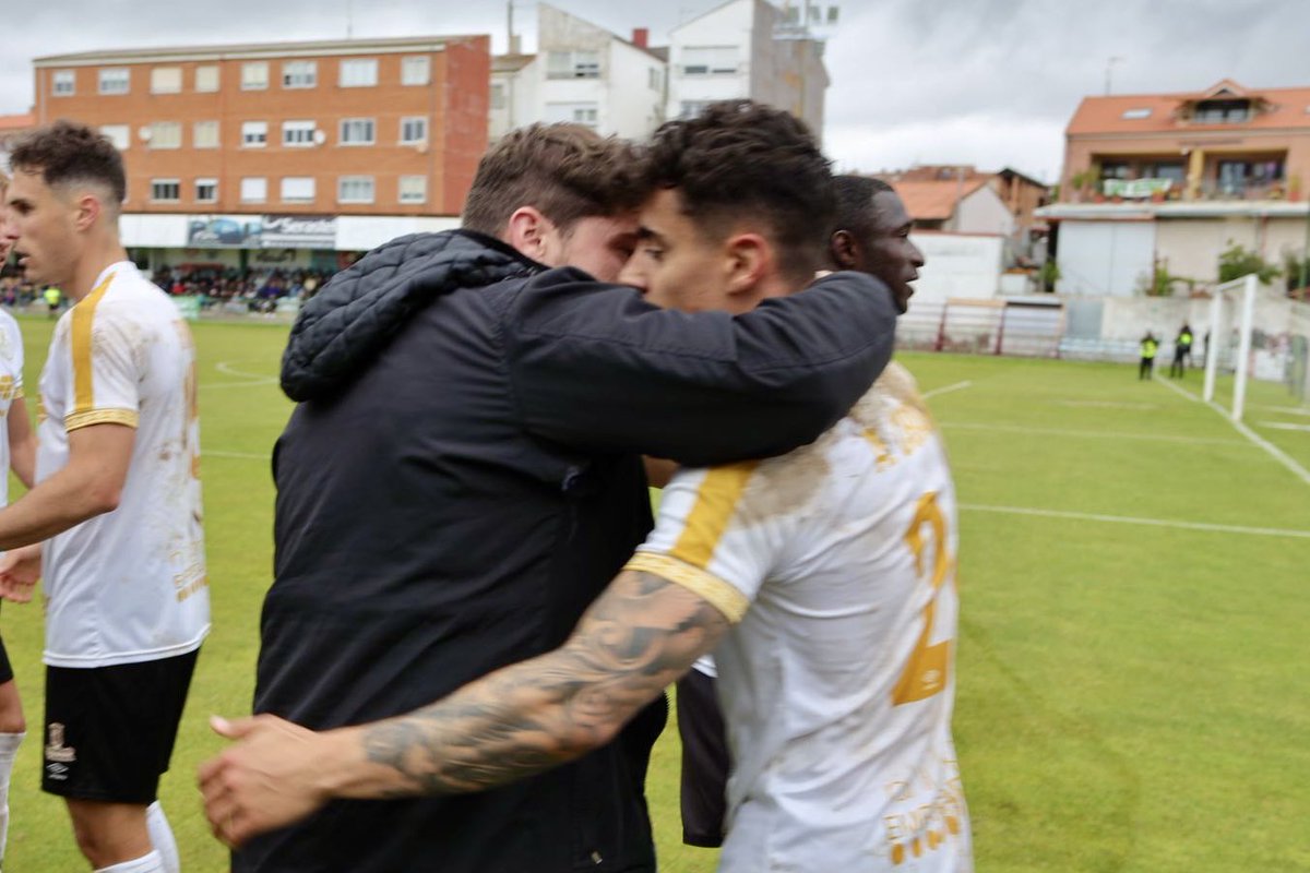 SalamancaCFUDS's tweet photo. 🏁FINAL en La Eragudina:

¡VICTORIAAA! 🎉🎉🎉 

 0| @AtleticoAstorga
 1| @SalamancaCFUDS 

⚽️⚪️⚫️ Caramelo

#SalamancaEsDeLaUnion https://t.co/Dknr3u7ziD