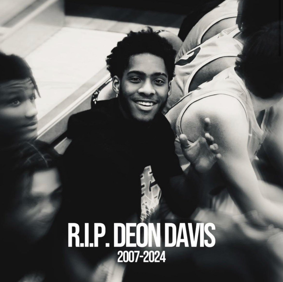 The Sayre Basketball program was sorry to hear about the passing of @HCBluedevilsMBB Deon Davis! Our thoughts and prayers go out to the entire Henry Clay community and Davis family!