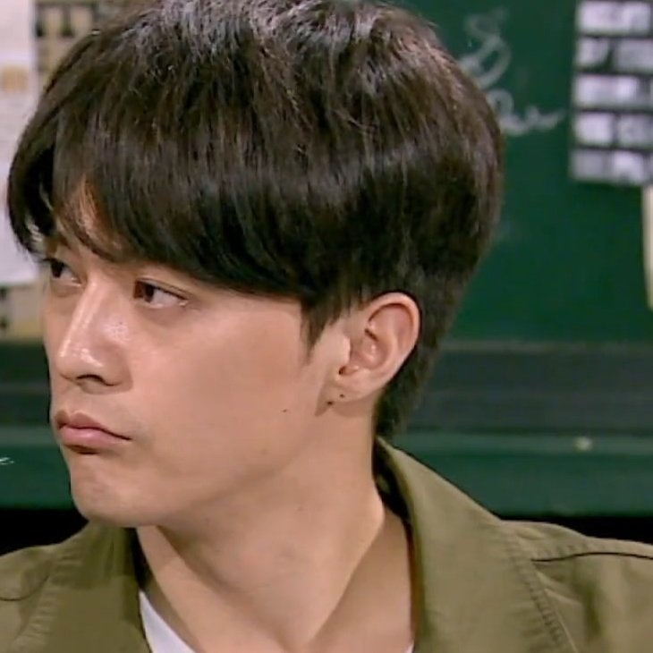 < 때문에 착잡해 하는 남자로 잘 어울림 >