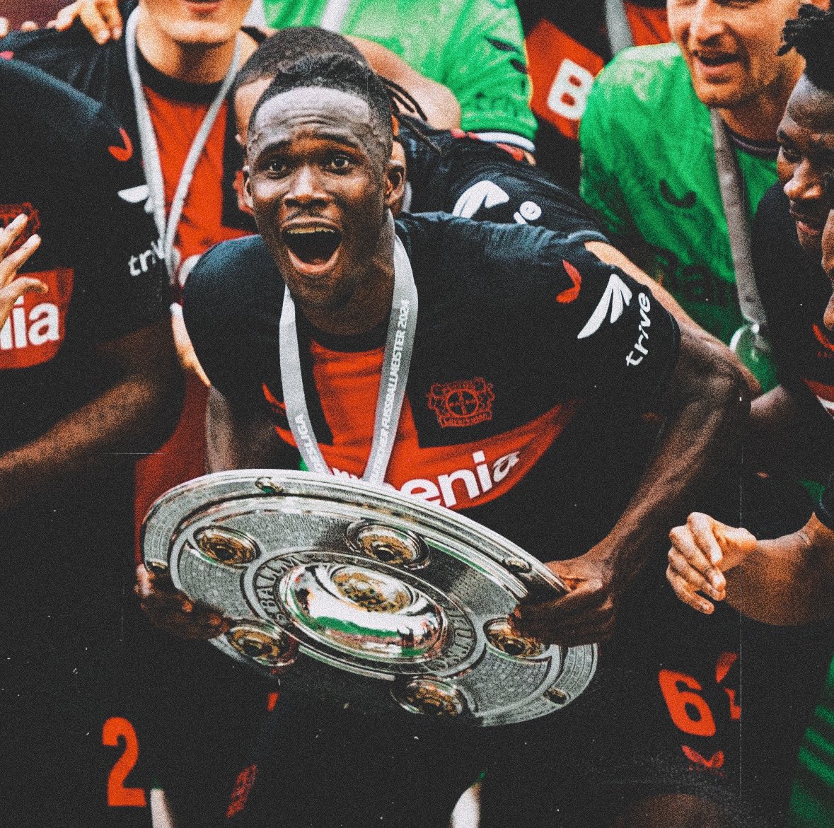 🏆 Coupe d’Afrique 
🏆 Bundesliga 
⏳ Europa League 
⏳ Coupe d’Allemagne 
🙅🏽‍♂️ 1 an sans défaite 

🇨🇮 Odilon Kossounou tout simplement.