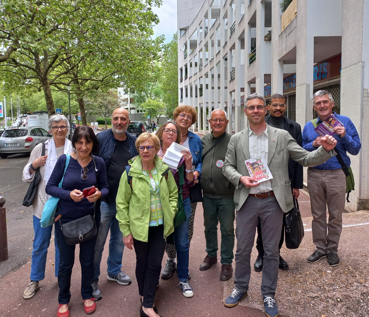 Super séquence porte-à-porte aujourd'hui au Segrais à Lognes pour les #Européennes2024

Le #9juin2024 un seul tour, un seul vote : #ManonAubry !

Pour tacler les macronistes et barrer la route aux racistes, votons #UnionPopulaire