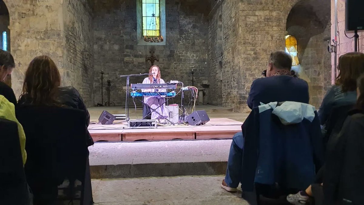 ajcamprodon's tweet photo. 🎼🎙️🎶🗞️ Concert de Meritxell Neddermann a l'interior del monestir de Sant Pere dins del festival Microclima de Camprodon ‼️
@FestMicroclima
#valldecamprodon #Camprodon #microclima https://t.co/hdcL2jEAvq