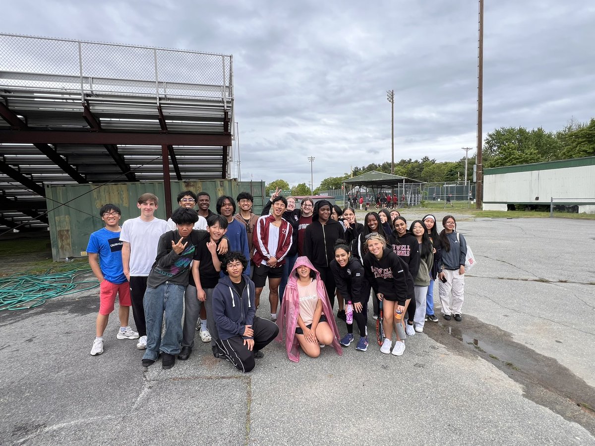 JenCareyLHS's tweet image. Shout out to all those that supported the @_LHSAthletics Tennis Team 🎾 the rain didn’t stop service and the teams had a great day bonding! Thank you to Mr &amp;amp; Mrs Sandler for EVERYTHING!! @HVandinter #rackpack