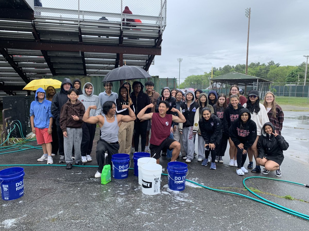 JenCareyLHS's tweet image. Shout out to all those that supported the @_LHSAthletics Tennis Team 🎾 the rain didn’t stop service and the teams had a great day bonding! Thank you to Mr &amp;amp; Mrs Sandler for EVERYTHING!! @HVandinter #rackpack