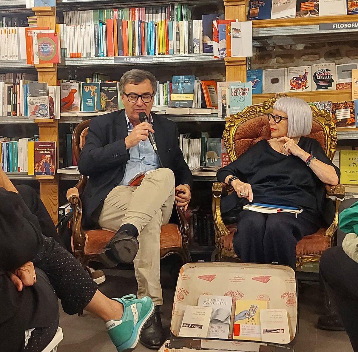 .@giorgiozanchini “Dovremmo educare bambini e bambine sin da subito ad essere bi-alfabetizzati: sia all’alfabetizzazione tradizionale (che noi tutti abbiamo appreso a scuola), ma anche alla capacità di usare la Rete. E a muoversi fra entrambi i canali, usandoli e comprendendoli”