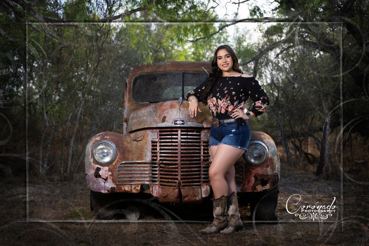 CorPhoto's tweet image. Zariela A. Coronado, Santa Gertrudis Academy Class of 2022 Valedictorian. One year ago today she got her Associates in Science and only 3 days later for her HS Graduation. 💙

MUA by: On Point Beauty