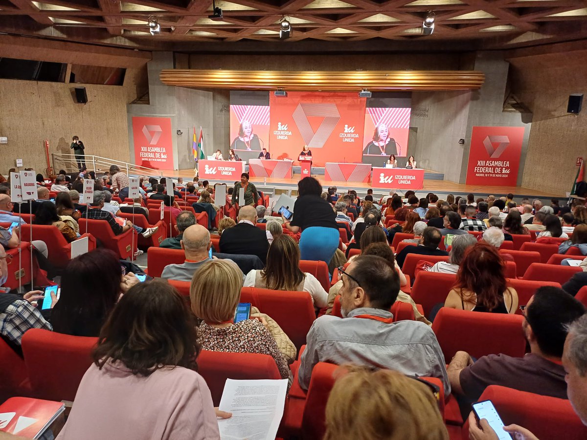 La delegació de #PaísValencià a la #XIIIAsambleaIU ✊
Amb les companyes <a href="/RosaPerezGarijo/">Rosa Pérez Garijo🔻</a> i <a href="/Rosaalbertberla/">Rosa Albert</a> formant part de la mesa com a vicepresidenta i secretària segona😊
Ben representades💪