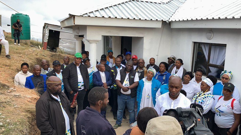 LubaMagwentshu's tweet photo. Immediately following the rally, the African Transformation Movement (ATM) and President Vuyo Zungula proudly presented a newly built house to a child-headed family, bringing hope and stability to their lives.
#VoteATM #ReadyToServe #ReadyToGovern
#ServantOfThePeople https://t.co/bZOEFmqsbs