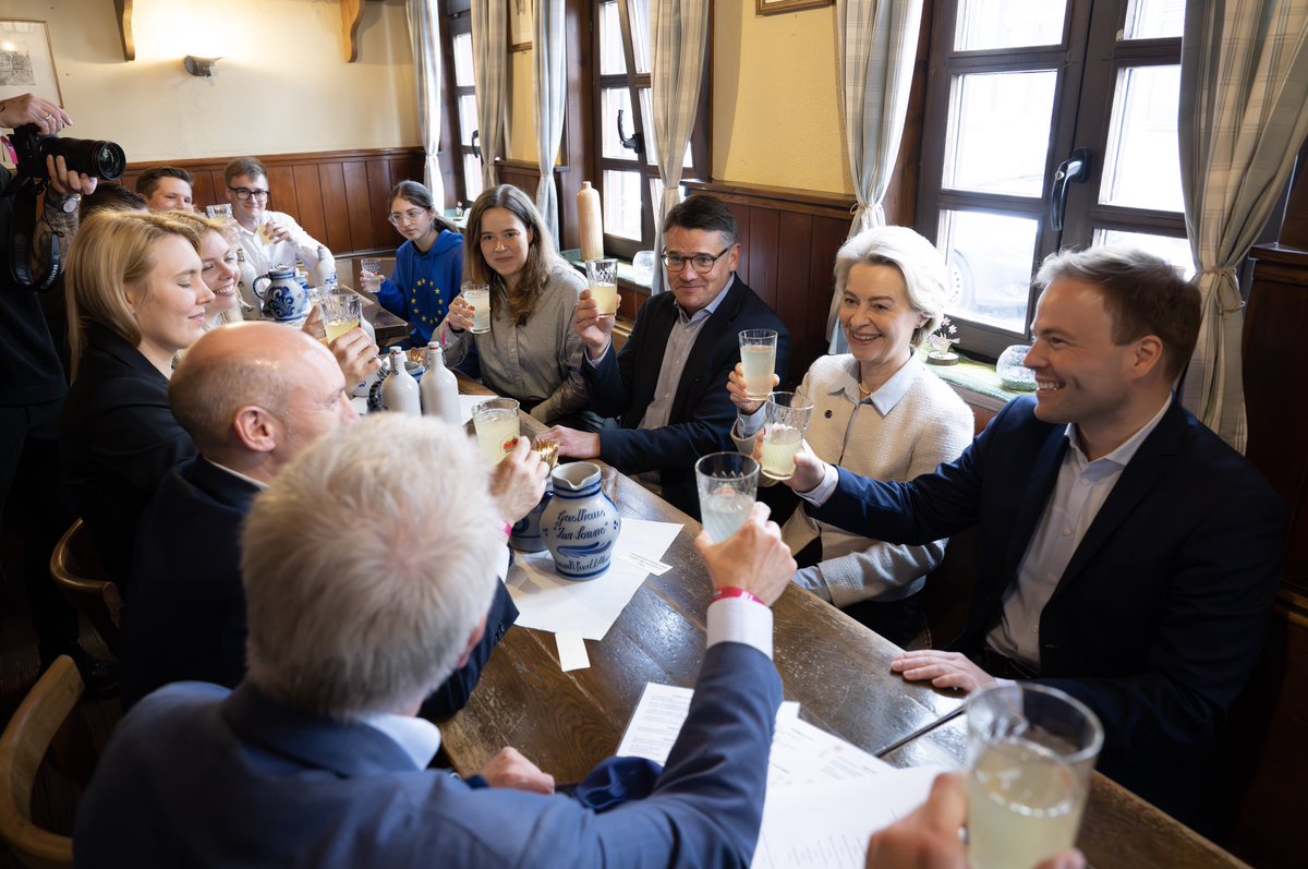 Vielen Dank für diese köstliche Frankfurter Einladung, lieber <a href="/svensimon/">Sven Simon MEP 🇪🇺🇩🇪</a>!

Originale „Grie Soß“ und hessischer Apfelwein, serviert in einer echten Traditionswirtschaft — es war ein Vergnügen!

Insbesondere in so guter Gesellschaft <a href="/Boris_Rhein/">Boris Rhein</a> <a href="/Junge_Union/">Junge Union Deutschlands</a> <a href="/juhessen/">JU Hessen 🦁</a> <a href="/SU_Hessen/">Schüler Union Hessen</a>