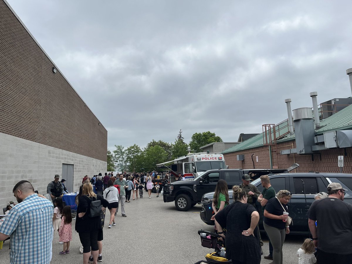 It’s Police Week and the @lpsmediaoffice hosted an open house for the community today. A great event w/ fun activities for kids. These are the people who keep us safe. Thank you to all police officers and their families for the sacrifices they make on our behalf. #ldnont