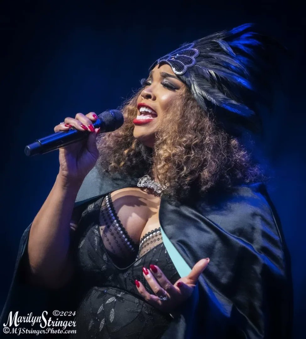 I am still processing 45th Blues Music Awards ceremony! Thank you Marilyn Stringer Photography for capturing this moment! 💓🎶 #queenofavantsoul 
#45thbluesmusicawards
#thebluesfoundation #therecordingacademy #memphisblues