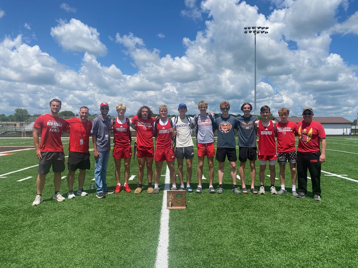 STCTrackandCC's tweet photo. The 2024 Eastern District Division II Boys Champions! The boys win by 1.5 points in a great battle with Steubenville! https://t.co/zogTkK201P