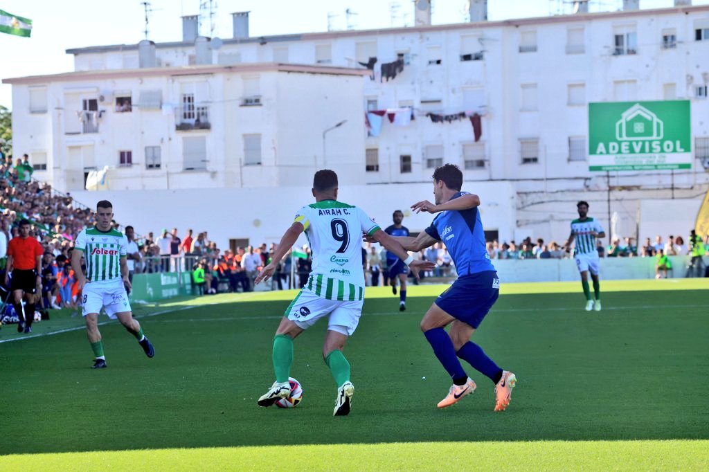 ⚽️ MIN 46 / 0-0 Arrancan los segundos 45 minutos en este clave duelo gaditano entre sanluqueños y los de la isla. ¡Al lio familia! 💪🏼🟢⚪ #SanluqueñoSanFernando