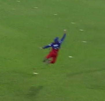 github_Rishabh's tweet image. Faf Du Plessis, You beauty!! 😍 This is one of the best catches of all time...#RCBvsCSK