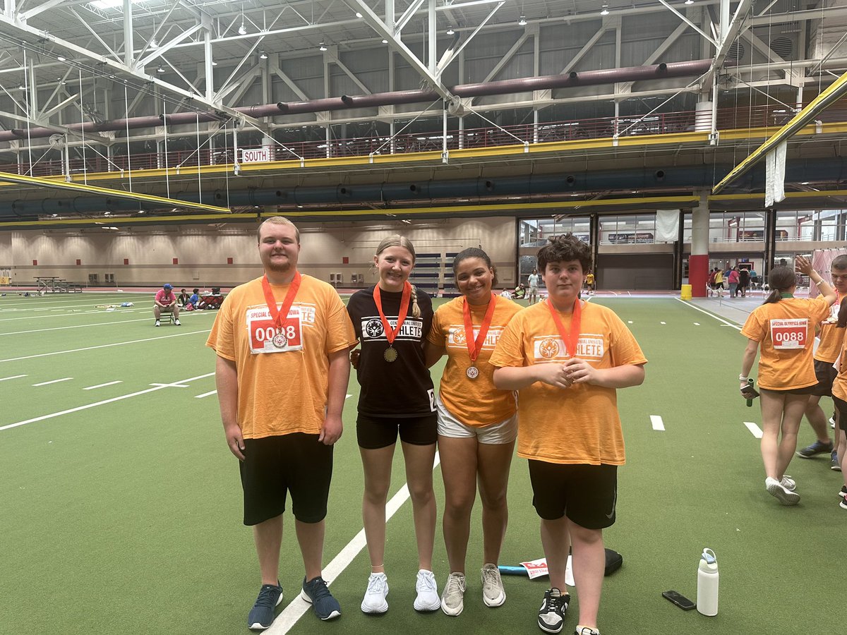 First-4th to the Jags in the 4x100. First place was until 1:00 and 2nd place cut 7 sec off their qualifying time! Great job Jags! #playunified