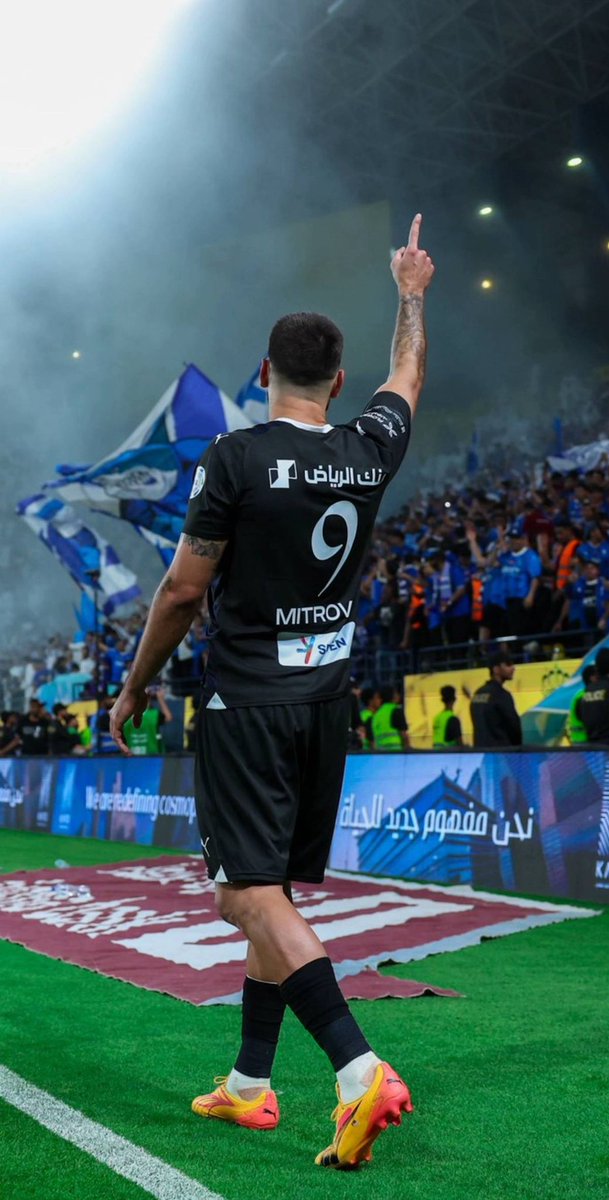 reem_alnw's tweet image. اجا حُبك مثل تهديف دقيقة 91💙🖤#ميترو