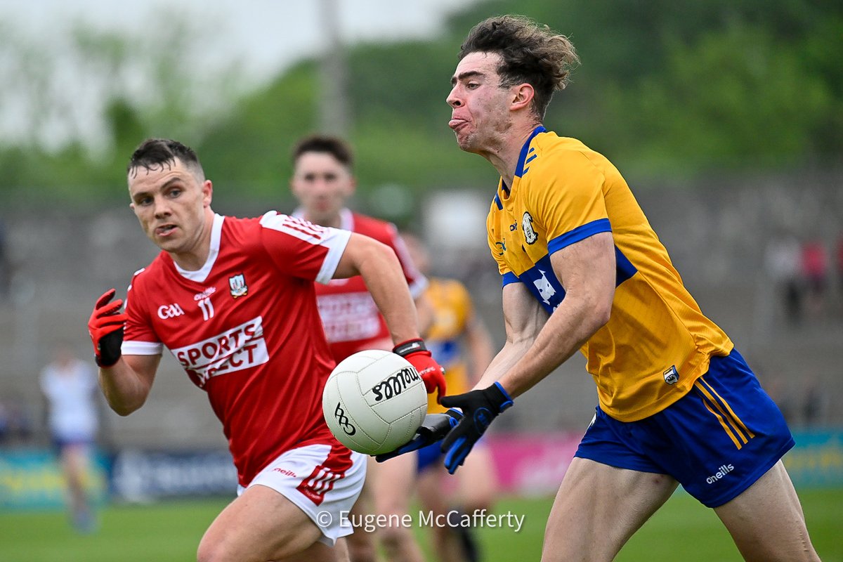 Manus Doherty sets up Aaron Griffin for Clare’s goal against Cork in round 1 of the All-Ireland Senior Football Championship. With 15 minutes of the second half played it’s @GAAClare 1-6 @OfficialCorkGAA 1-8. Photograph by @eugemccafferty. ⁦@CLGEireOgInis⁩